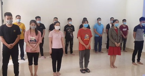 Bắt thêm 11 người đường dây làm giả phiếu xét nghiệm COVID-19 cho công nhân - Ảnh 1. Bắt thêm 11 người đường dây làm giả phiếu xét nghiệm COVID-19 cho công nhân - Ảnh 1.