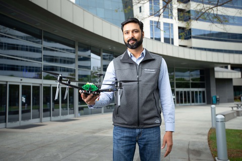 Drone được hỗ trợ AI và 5G đầu tiên trên thế giới - Ảnh 1. Drone được hỗ trợ AI và 5G đầu tiên trên thế giới - Ảnh 1.