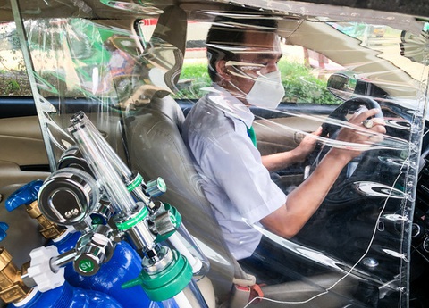 TP.HCM huy động tài xế, xe trung tâm đào tạo và sát hạch hỗ trợ chống dịch - Ảnh 1. TP.HCM huy động tài xế, xe trung tâm đào tạo và sát hạch hỗ trợ chống dịch - Ảnh 1.