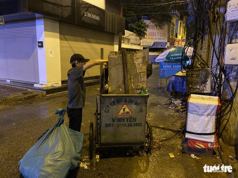 ‘Anh Cường cùng hai em’ nhặt ve chai, cưu mang nhau qua ngày giãn cách - Ảnh 10. ‘Anh Cường cùng hai em’ nhặt ve chai, cưu mang nhau qua ngày giãn cách - Ảnh 10.