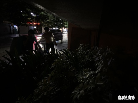 ‘Anh Cường cùng hai em’ nhặt ve chai, cưu mang nhau qua ngày giãn cách - Ảnh 11. ‘Anh Cường cùng hai em’ nhặt ve chai, cưu mang nhau qua ngày giãn cách - Ảnh 11.