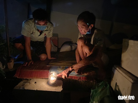 ‘Anh Cường cùng hai em’ nhặt ve chai, cưu mang nhau qua ngày giãn cách - Ảnh 2. ‘Anh Cường cùng hai em’ nhặt ve chai, cưu mang nhau qua ngày giãn cách - Ảnh 2.