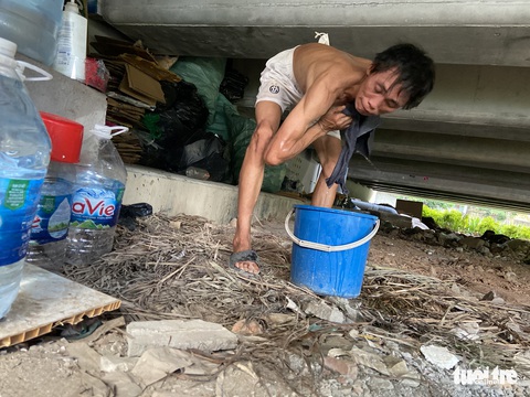 ‘Anh Cường cùng hai em’ nhặt ve chai, cưu mang nhau qua ngày giãn cách - Ảnh 5. ‘Anh Cường cùng hai em’ nhặt ve chai, cưu mang nhau qua ngày giãn cách - Ảnh 5.