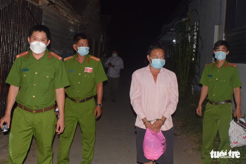 Khởi tố người đàn ông xịt hơi cay, dùng dao khống chế chủ nhà cướp tài sản - Ảnh 2. Khởi tố người đàn ông xịt hơi cay, dùng dao khống chế chủ nhà cướp tài sản - Ảnh 2.
