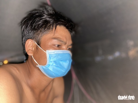 ‘Anh Cường cùng hai em’ nhặt ve chai, cưu mang nhau qua ngày giãn cách - Ảnh 12. ‘Anh Cường cùng hai em’ nhặt ve chai, cưu mang nhau qua ngày giãn cách - Ảnh 12.