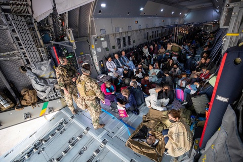 Ông Biden: Lính Mỹ sẽ không rời Afghanistan cho đến khi sơ tán hết dân Mỹ - Ảnh 1. Ông Biden: Lính Mỹ sẽ không rời Afghanistan cho đến khi sơ tán hết dân Mỹ - Ảnh 1.
