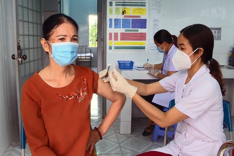 HỎI - ĐÁP về dịch COVID-19: Tiêm đủ 2 liều vắc xin COVID-19 mới được về Bình Phước? - Ảnh 1. HỎI - ĐÁP về dịch COVID-19: Tiêm đủ 2 liều vắc xin COVID-19 mới được về Bình Phước? - Ảnh 1.