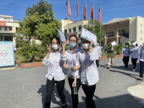 Hà Tĩnh phải lùi thời gian tựu trường năm học mới do dịch phức tạp - Ảnh 1. Hà Tĩnh phải lùi thời gian tựu trường năm học mới do dịch phức tạp - Ảnh 1.