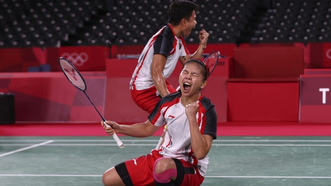 Đánh bại đôi Trung Quốc, Indonesia giành HCV cầu lông Olympic - Ảnh 1. Đánh bại đôi Trung Quốc, Indonesia giành HCV cầu lông Olympic - Ảnh 1.