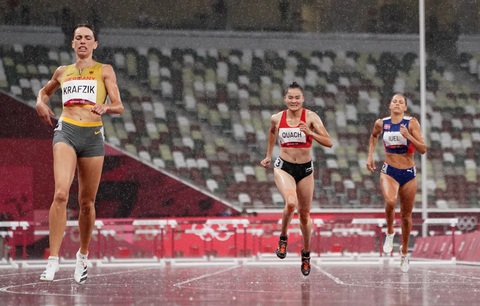 Quách Thị Lan dừng bước ở bán kết 400m vượt rào nữ tại Olympic 2020 - Ảnh 3. Quách Thị Lan dừng bước ở bán kết 400m vượt rào nữ tại Olympic 2020 - Ảnh 3.
