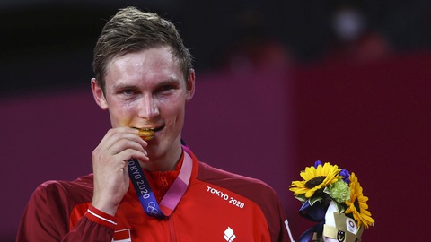 Tay vợt Đan Mạch Axelsen phá thế thống trị của cầu lông nam Trung Quốc ở Olympic - Ảnh 1. Tay vợt Đan Mạch Axelsen phá thế thống trị của cầu lông nam Trung Quốc ở Olympic - Ảnh 1.