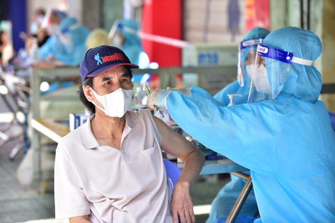 ‘Tôi chọn ở lại TP.HCM để được tiêm vắc xin sớm’ - Ảnh 5. ‘Tôi chọn ở lại TP.HCM để được tiêm vắc xin sớm’ - Ảnh 5.