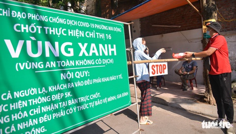 Những chốt bảo vệ vùng xanh không dịch đầu tiên tại Hà Nội - Ảnh 1.