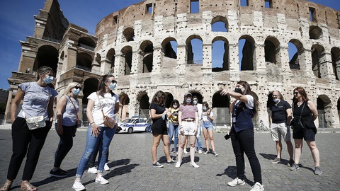 Đấu trường Colosseum của Italy nhộn nhịp trở lại - Ảnh 1. Đấu trường Colosseum của Italy nhộn nhịp trở lại - Ảnh 1.