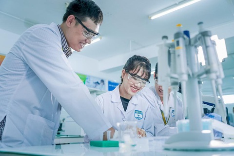 Sinh viên ngành Dược hoàn thiện chuyên môn từ hệ thống hiện đại - Ảnh 1. Sinh viên ngành Dược hoàn thiện chuyên môn từ hệ thống hiện đại - Ảnh 1.