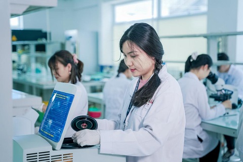 Sinh viên ngành Dược hoàn thiện chuyên môn từ hệ thống hiện đại - Ảnh 2. Sinh viên ngành Dược hoàn thiện chuyên môn từ hệ thống hiện đại - Ảnh 2.