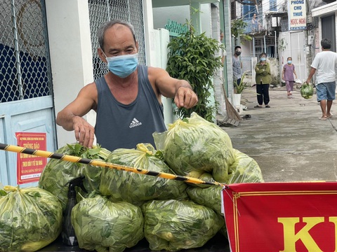 Chuyến xe chở nặng tình người mùa dịch ở Tây Đô - Ảnh 1. Chuyến xe chở nặng tình người mùa dịch ở Tây Đô - Ảnh 1.