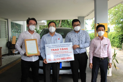 Tặng 5 máy thở, 1 xe ô tô, thiết bị y tế cho Bệnh viện An Bình và Trung tâm cấp cứu 115 - Ảnh 2. Tặng 5 máy thở, 1 xe ô tô, thiết bị y tế cho Bệnh viện An Bình và Trung tâm cấp cứu 115 - Ảnh 2.