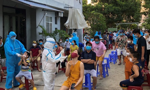 Phó chánh văn phòng Đoàn ĐBQH Đà Nẵng nhận sai vụ gạt tay trúng mặt nhân viên y tế - Ảnh 1. Phó chánh văn phòng Đoàn ĐBQH Đà Nẵng nhận sai vụ gạt tay trúng mặt nhân viên y tế - Ảnh 1.