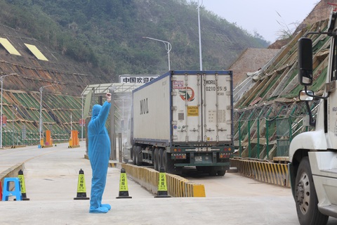 Trung Quốc tăng kiểm soát các cửa khẩu: Xuất khẩu nông sản thêm khó - Ảnh 1. Trung Quốc tăng kiểm soát các cửa khẩu: Xuất khẩu nông sản thêm khó - Ảnh 1.