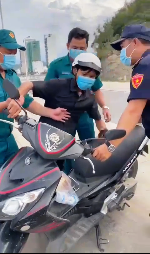 Cho thôi việc theo nguyện vọng phó chủ tịch phường vụ bánh mì không phải là lương thực, thực phẩm - Ảnh 1. Cho thôi việc theo nguyện vọng phó chủ tịch phường vụ bánh mì không phải là lương thực, thực phẩm - Ảnh 1.