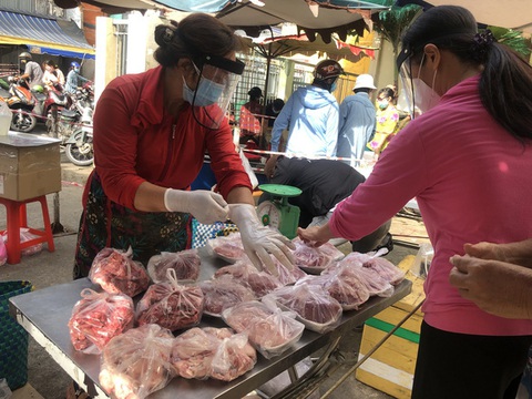Đà Nẵng cho mở lại chợ, cửa hàng tạp hóa với điều kiện gì? - Ảnh 1. Đà Nẵng cho mở lại chợ, cửa hàng tạp hóa với điều kiện gì? - Ảnh 1.