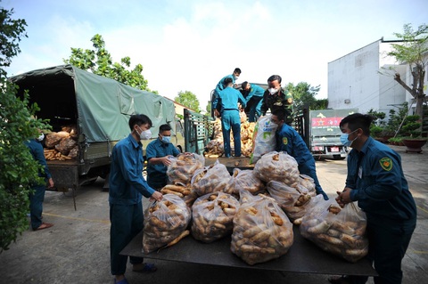 Hai phương án cung ứng thực phẩm thiết yếu cho người dân TP.HCM - Ảnh 1. Hai phương án cung ứng thực phẩm thiết yếu cho người dân TP.HCM - Ảnh 1.