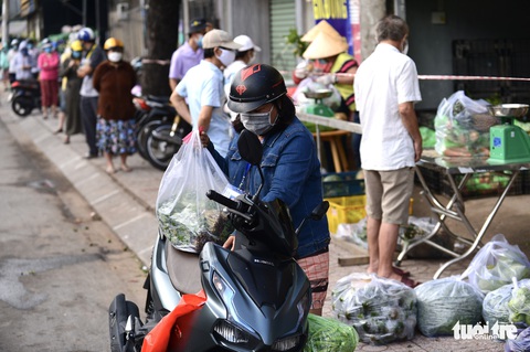 Siêu thị khẳng định đã tăng lượng hàng trữ gấp nhiều lần - Ảnh 9. Siêu thị khẳng định đã tăng lượng hàng trữ gấp nhiều lần - Ảnh 9.