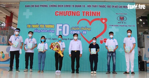 Trao nhiều gói an sinh, túi thuốc yêu thương ở quận 5, quận 10 - Ảnh 3. Trao nhiều gói an sinh, túi thuốc yêu thương ở quận 5, quận 10 - Ảnh 3.