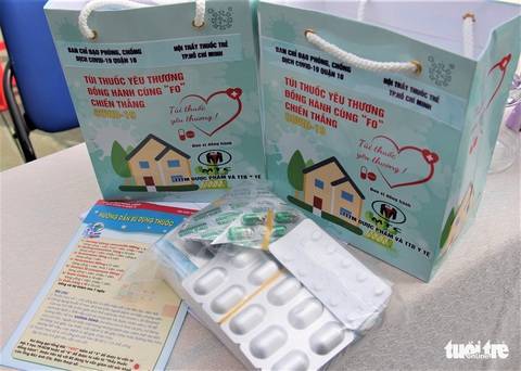 Trao nhiều gói an sinh, túi thuốc yêu thương ở quận 5, quận 10 - Ảnh 4. Trao nhiều gói an sinh, túi thuốc yêu thương ở quận 5, quận 10 - Ảnh 4.