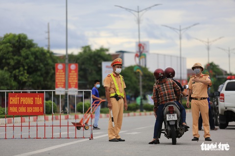 Người từ tỉnh thành phía Nam về không được đi xe máy qua địa bàn Hà Tĩnh - Ảnh 1. Người từ tỉnh thành phía Nam về không được đi xe máy qua địa bàn Hà Tĩnh - Ảnh 1.