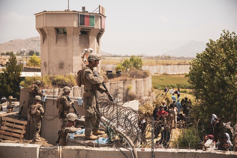 Mỹ đóng cửa sân bay Kabul, phát cảnh báo nguy hiểm tới công dân - Ảnh 1. Mỹ đóng cửa sân bay Kabul, phát cảnh báo nguy hiểm tới công dân - Ảnh 1.