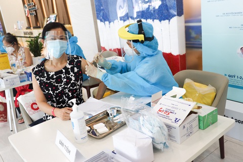 Bệnh viện quốc tế Mỹ chung tay hỗ trợ cộng đồng đẩy lùi COVID-19 - Ảnh 1. Bệnh viện quốc tế Mỹ chung tay hỗ trợ cộng đồng đẩy lùi COVID-19 - Ảnh 1.