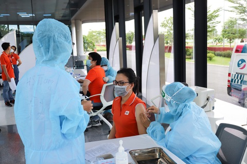 Bệnh viện quốc tế Mỹ chung tay hỗ trợ cộng đồng đẩy lùi COVID-19 - Ảnh 2. Bệnh viện quốc tế Mỹ chung tay hỗ trợ cộng đồng đẩy lùi COVID-19 - Ảnh 2.
