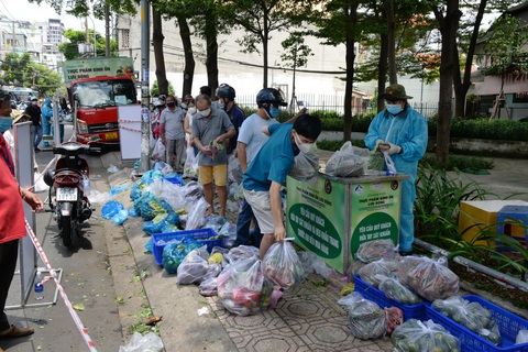 Siêu thị chờ phối hợp giao hàng - Ảnh 2. Siêu thị chờ phối hợp giao hàng - Ảnh 2.