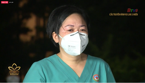 Quốc Đại mồ hôi nhễ nhại hát về cha mẹ, Trần Mạnh Tuấn lỗi hẹn biểu diễn tại bệnh viện dã chiến - Ảnh 3. Quốc Đại mồ hôi nhễ nhại hát về cha mẹ, Trần Mạnh Tuấn lỗi hẹn biểu diễn tại bệnh viện dã chiến - Ảnh 3.