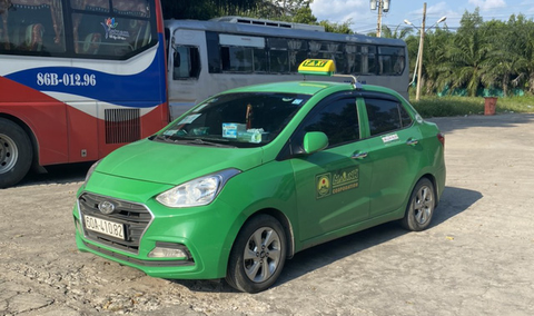 Bình Thuận liên tục phát hiện xe ưu tiên lợi dụng chở người từ vùng dịch về - Ảnh 3. Bình Thuận liên tục phát hiện xe ưu tiên lợi dụng chở người từ vùng dịch về - Ảnh 3.