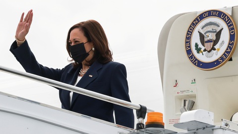 Phó tổng thống Mỹ Kamala Harris làm gì ở Việt Nam? - Ảnh 1. Phó tổng thống Mỹ Kamala Harris làm gì ở Việt Nam? - Ảnh 1.