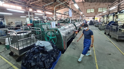 Doanh nghiệp 3 tại chỗ tăng nhân công, có nơi tạm ngưng sản xuất - Ảnh 1. Doanh nghiệp 3 tại chỗ tăng nhân công, có nơi tạm ngưng sản xuất - Ảnh 1.