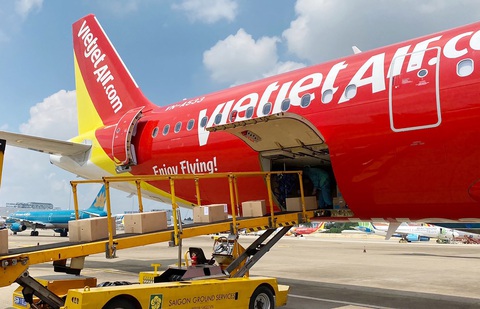 Chuyến bay Vietjet chuyên chở thiết bị y tế viện trợ từ Đức đã về tới Việt Nam - Ảnh 2. Chuyến bay Vietjet chuyên chở thiết bị y tế viện trợ từ Đức đã về tới Việt Nam - Ảnh 2.