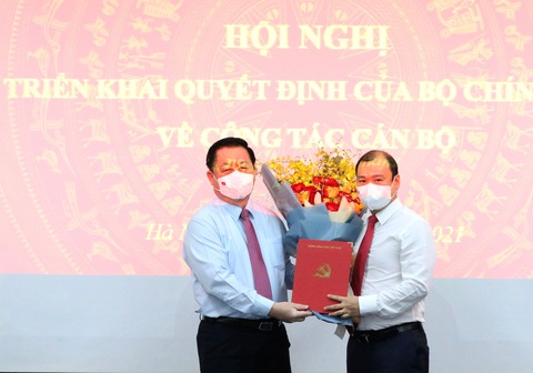 Trao quyết định bổ nhiệm ông Lê Hải Bình làm phó trưởng Ban Tuyên giáo trung ương - Ảnh 1. Trao quyết định bổ nhiệm ông Lê Hải Bình làm phó trưởng Ban Tuyên giáo trung ương - Ảnh 1.