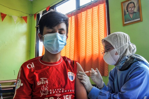 Số ca COVID-19 giảm mạnh, Indonesia mở cửa một phần cho nhà hàng, khu mua sắm - Ảnh 1. Số ca COVID-19 giảm mạnh, Indonesia mở cửa một phần cho nhà hàng, khu mua sắm - Ảnh 1.