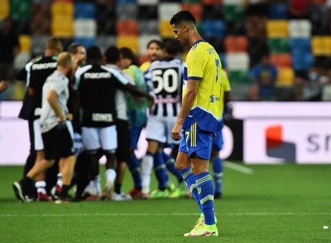 Ronaldo bị từ chối bàn thắng, Juventus hòa dù dẫn trước 2-0 trong ngày ra quân Serie A - Ảnh 1. Ronaldo bị từ chối bàn thắng, Juventus hòa dù dẫn trước 2-0 trong ngày ra quân Serie A - Ảnh 1.