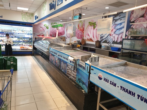 Sáng 23-8: Siêu thị vắng bóng người, nhiều điểm bán đã chuyển hàng đến dân thông qua chính quyền - Ảnh 6. Sáng 23-8: Siêu thị vắng bóng người, nhiều điểm bán đã chuyển hàng đến dân thông qua chính quyền - Ảnh 6.