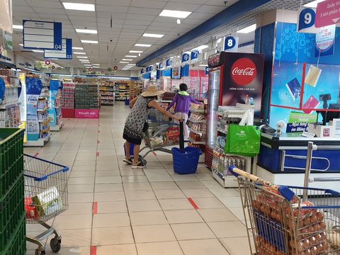 Sáng 23-8: Siêu thị vắng bóng người, nhiều điểm bán đã chuyển hàng đến dân thông qua chính quyền - Ảnh 7. Sáng 23-8: Siêu thị vắng bóng người, nhiều điểm bán đã chuyển hàng đến dân thông qua chính quyền - Ảnh 7.