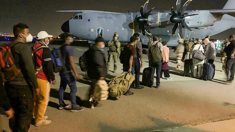 Afghanistan, ngã tư châu Á rền tiếng súng - Kỳ 1: Chuyến di tản hỗn loạn - Ảnh 1. Afghanistan, ngã tư châu Á rền tiếng súng - Kỳ 1: Chuyến di tản hỗn loạn - Ảnh 1.