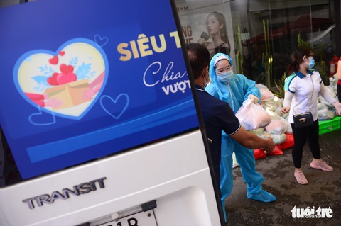 200.000 phần quà 0 đồng đang đến tay người dân khó khăn - Ảnh 6. 200.000 phần quà 0 đồng đang đến tay người dân khó khăn - Ảnh 6.