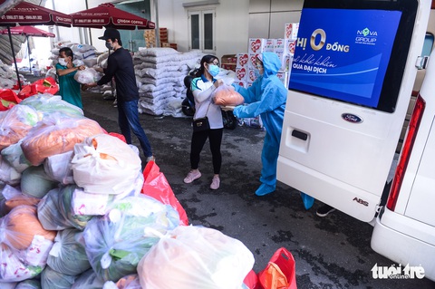 200.000 phần quà 0 đồng đang đến tay người dân khó khăn - Ảnh 5. 200.000 phần quà 0 đồng đang đến tay người dân khó khăn - Ảnh 5.