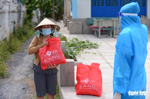 200.000 phần quà 0 đồng đang đến tay người dân khó khăn - Ảnh 14. 200.000 phần quà 0 đồng đang đến tay người dân khó khăn - Ảnh 14.