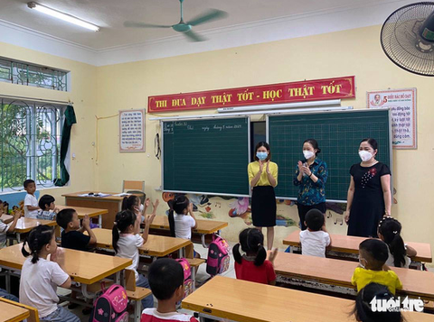 Bài học đầu tiên của học sinh lớp 1 ngày tựu trường: Phòng chống dịch COVID-19 - Ảnh 2. Bài học đầu tiên của học sinh lớp 1 ngày tựu trường: Phòng chống dịch COVID-19 - Ảnh 2.